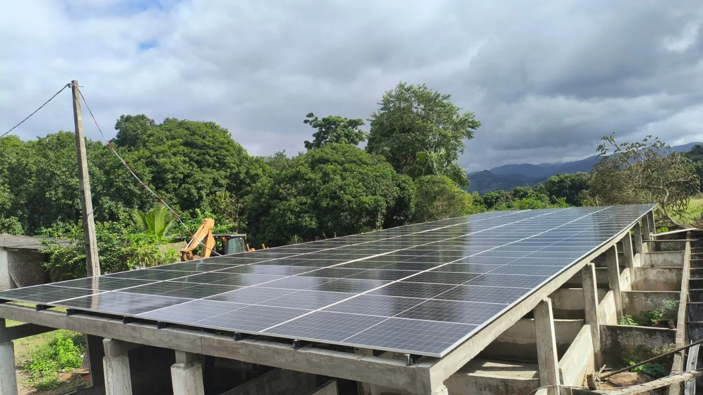 Instalação da Rabelo Energy: Comercial na BR-116